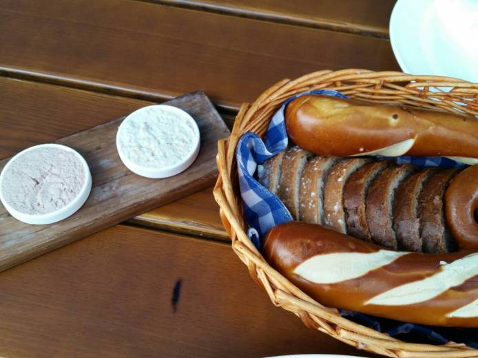 mmexport1474744276677